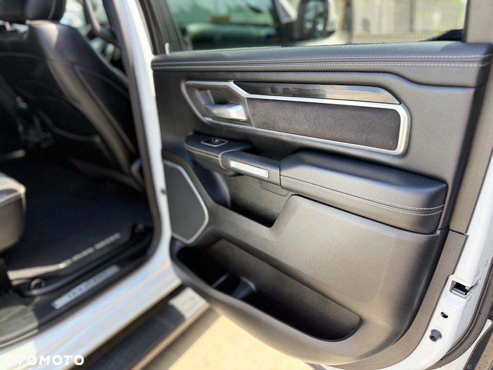 RAM 1500 Crew Cab Laramie - 32