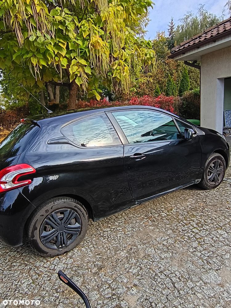 Peugeot 208 - 4