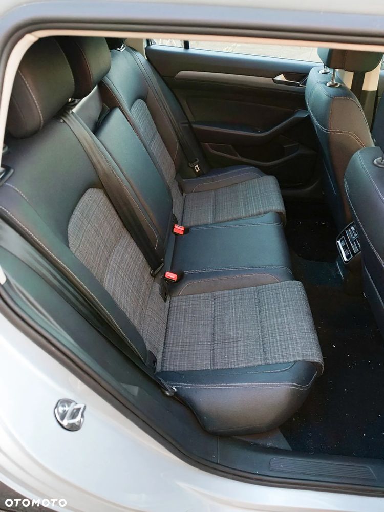 Volkswagen Passat 2.0 TDI SCR DSG Conceptline - 15