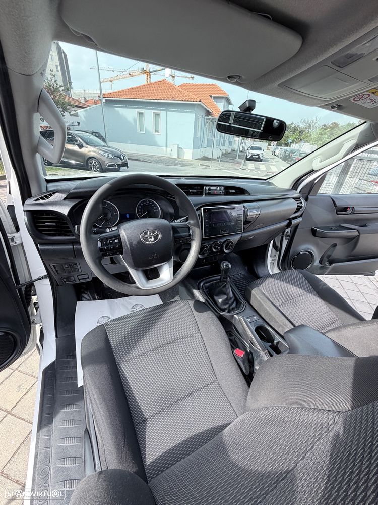 Toyota Hilux 2.4 D-4D 2WD CE - 15