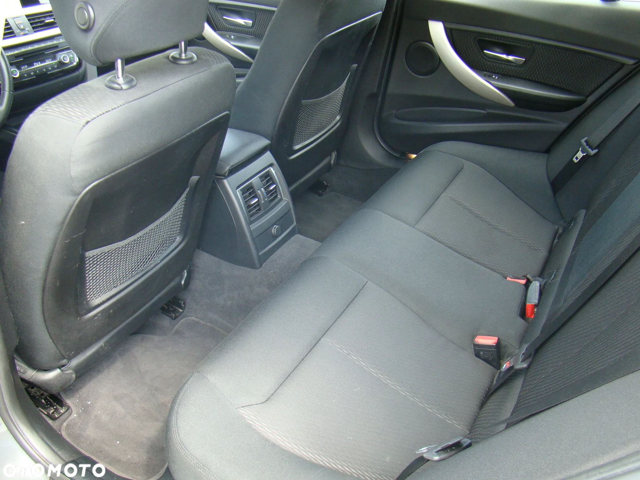BMW Seria 3 318d Touring Advantage - 32