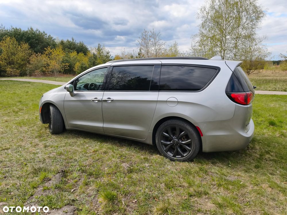Chrysler Pacifica - 9