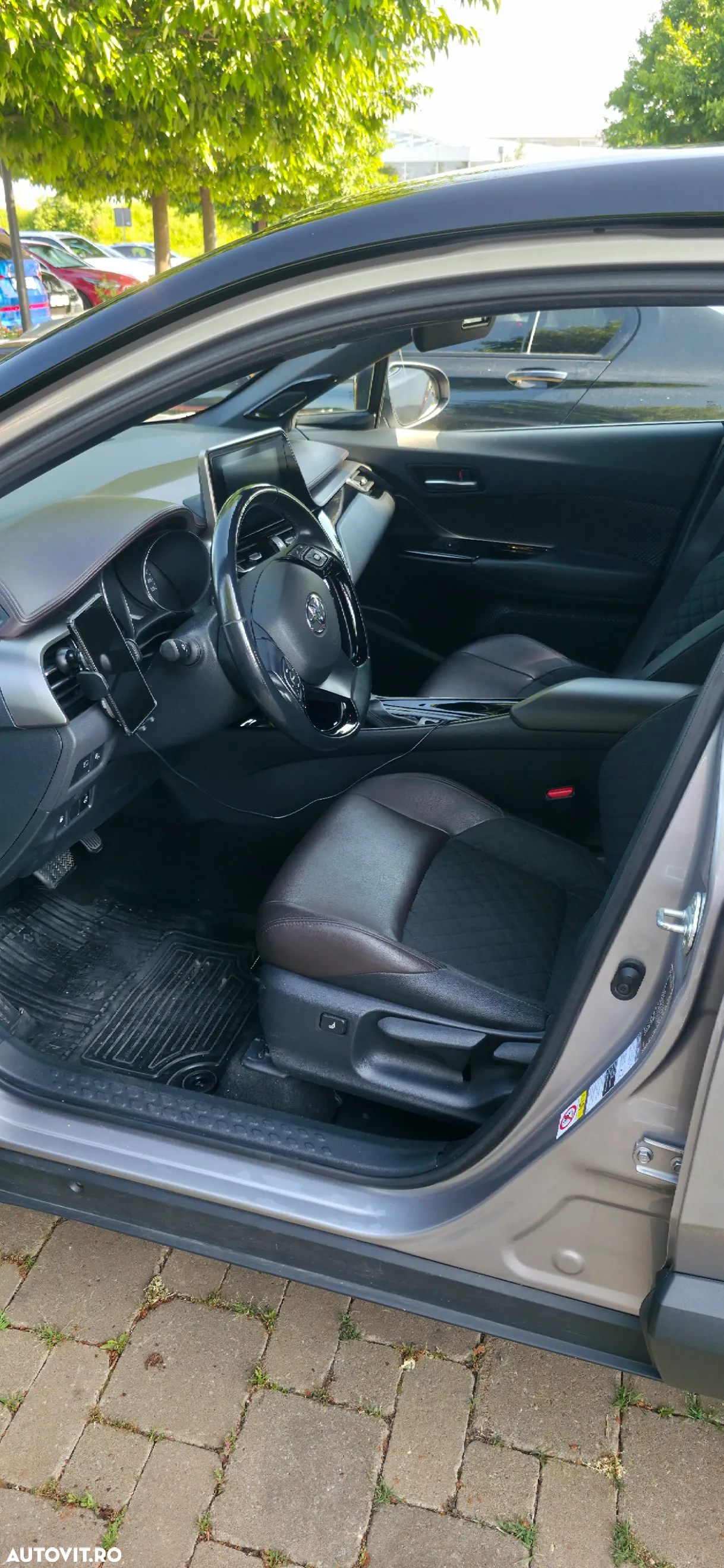 Toyota C-HR 1.8 HSD 122 CP 4x2 CVT C-lassy bi-tone - 32