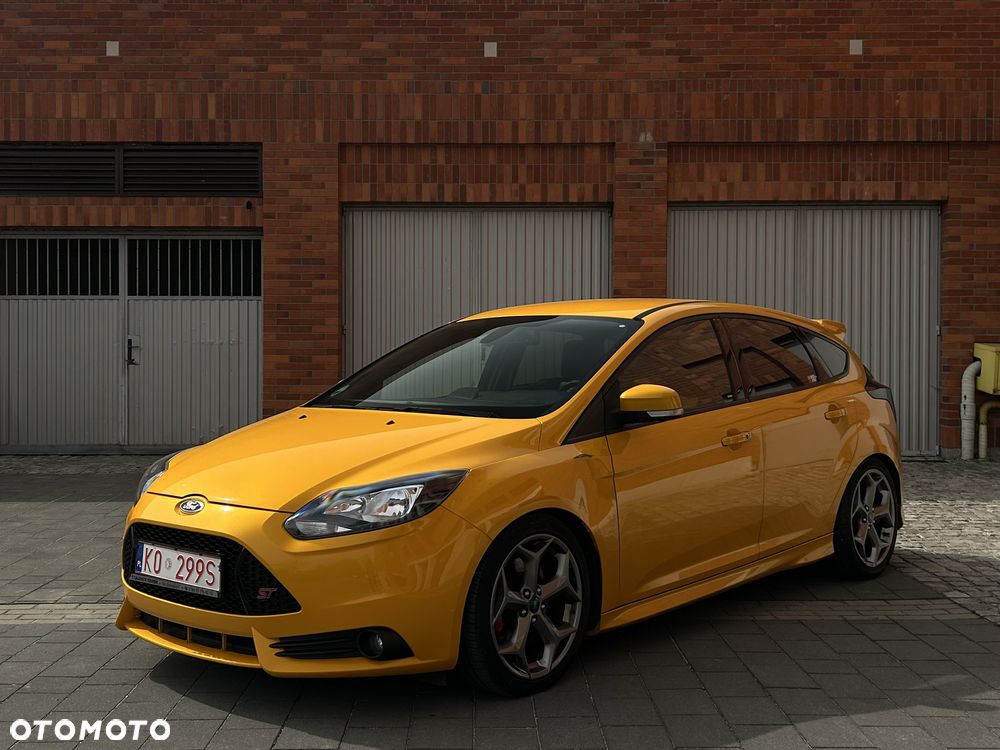 Ford Focus 2.0 EcoBoost ST mit Leder-Sport-Paket - 2