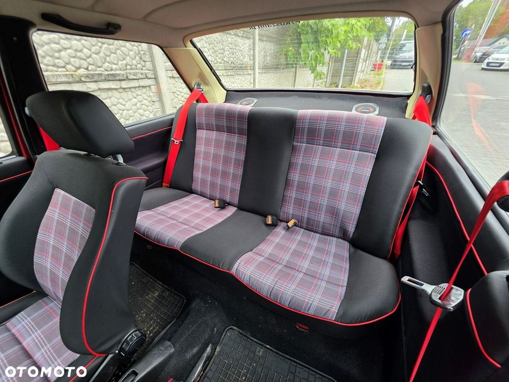 Volkswagen Jetta 1.3 GL - 23