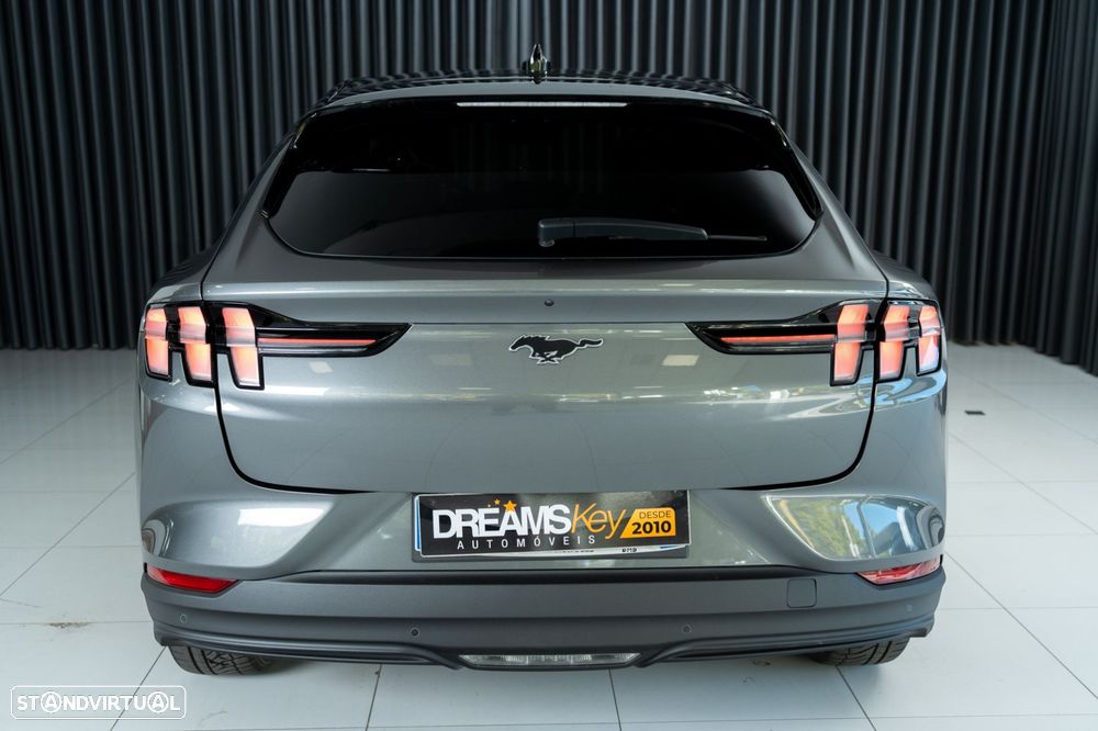 Ford Mustang Mach-E 75.7 kWh Base - 17