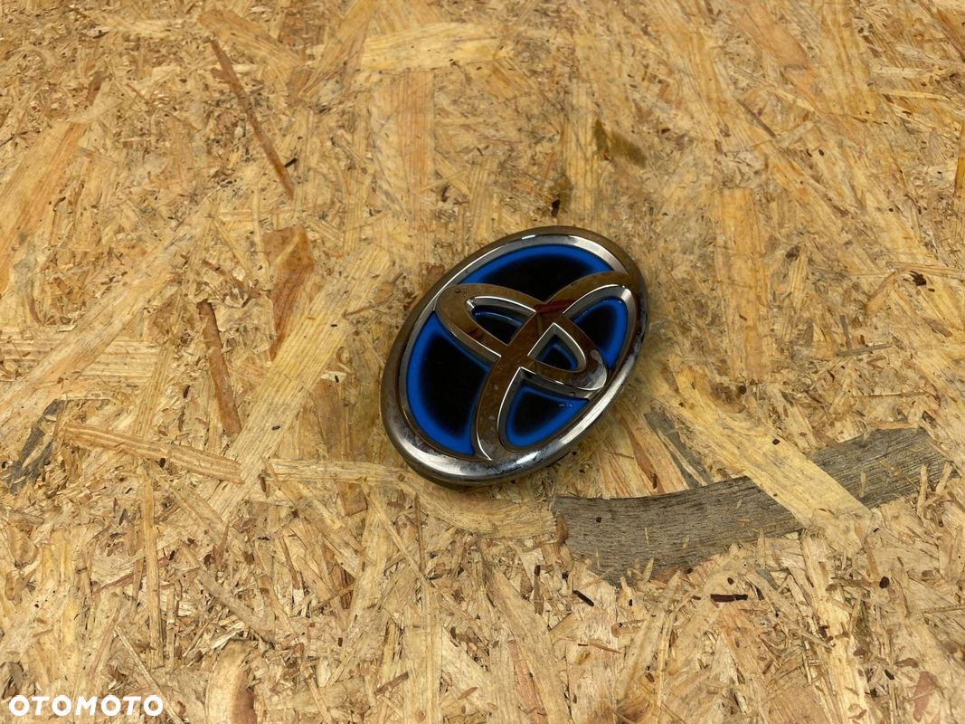 ZNACZEK EMBLEMAT ZDERZAKA ATRAPY PRZÓD TOYOTA YARIS CROSS 75310-0D010 2020- - 2