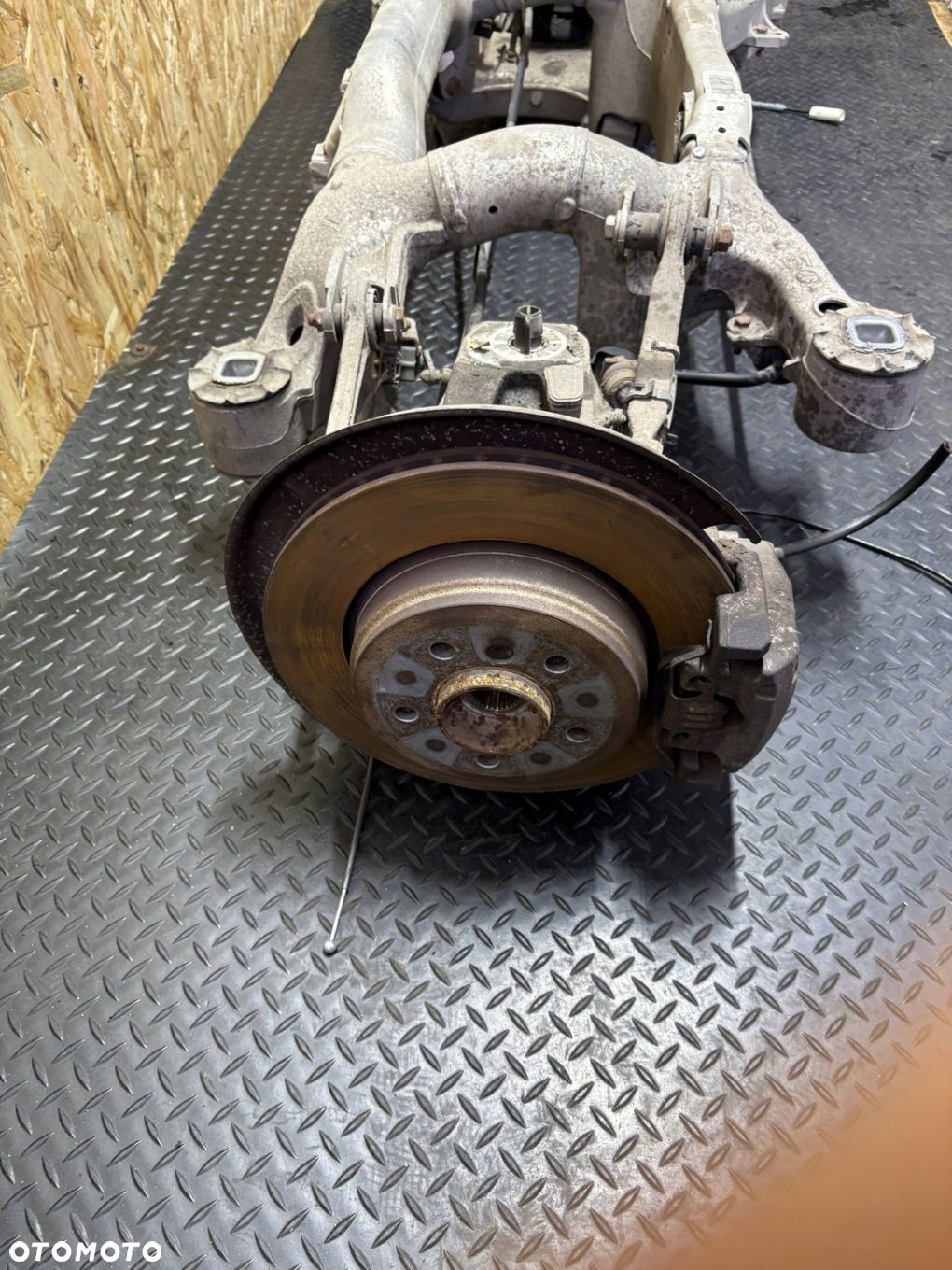 KOMPLETNE ZAWIESZENIE SANKI TYLNE BELKA WÓZEK BMW E61 6770827 - 6
