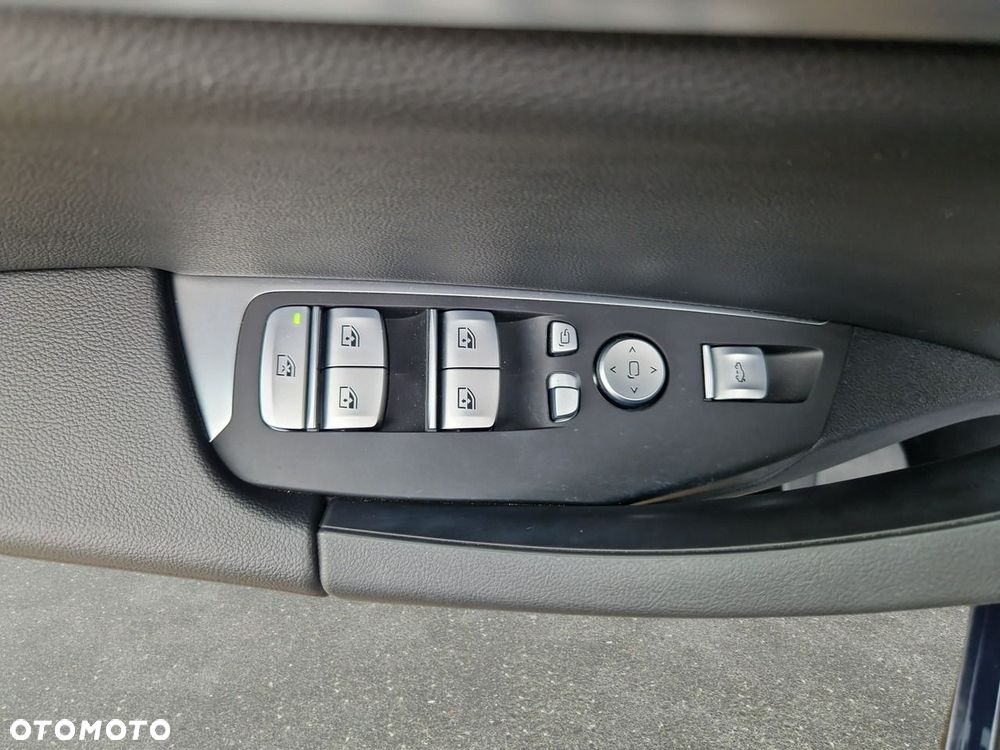 BMW iX3 - 11