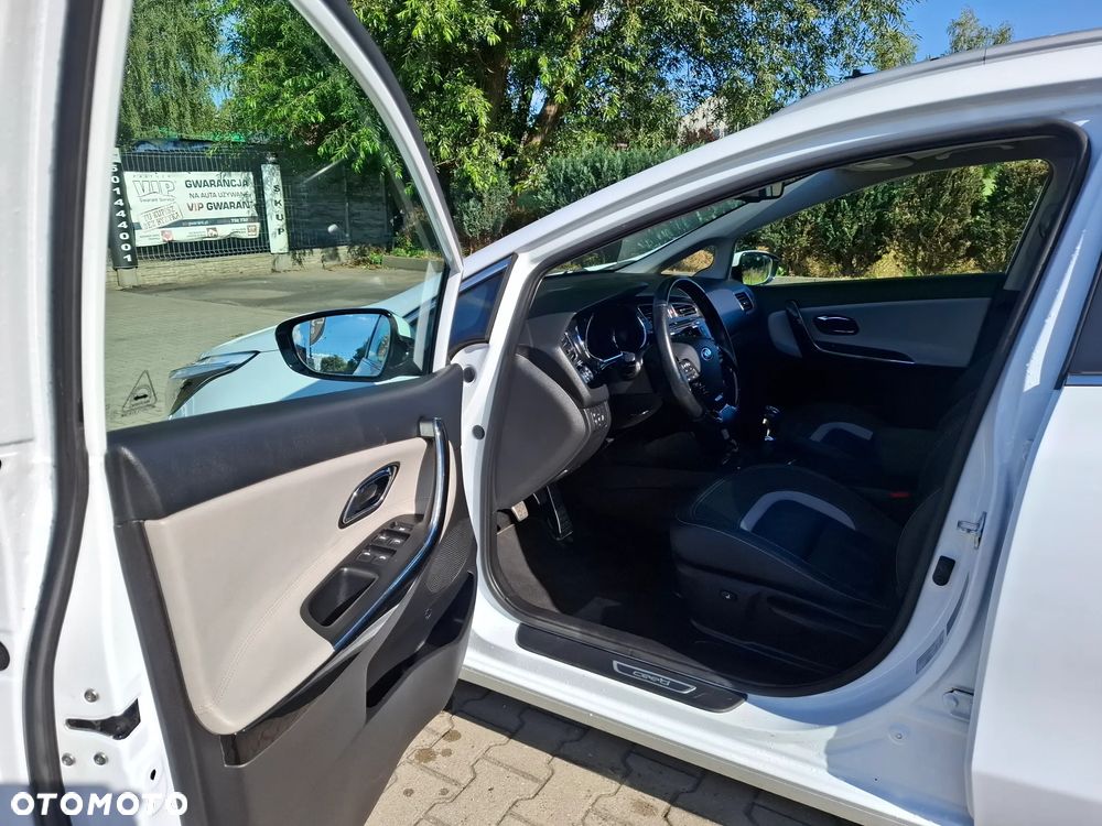 Kia Ceed - 11