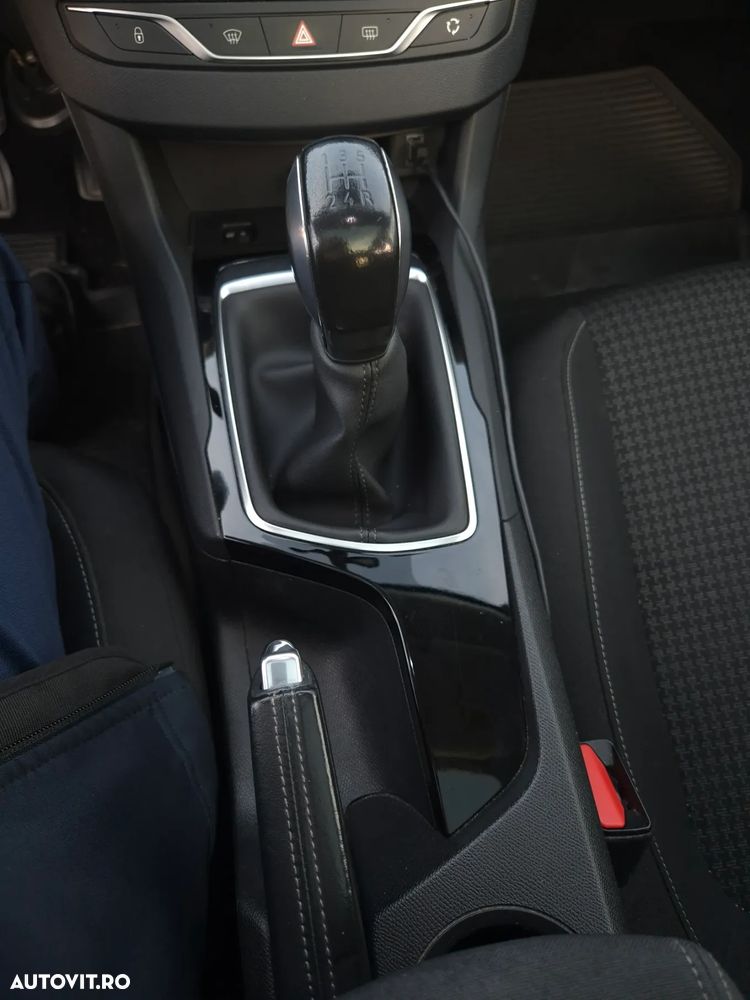 Peugeot 308 1.2 L PureTech Turbo Allure - 24