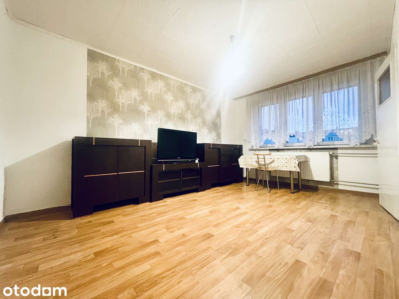 Dwupokojowe, 1piętro, balkon, ogrzewanie z sieci.