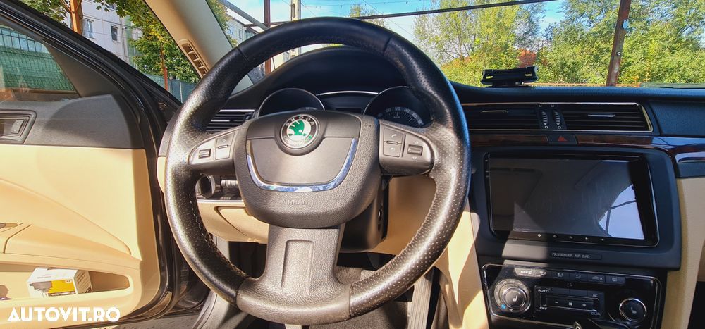 Skoda Superb 2.0 TDI Elegance DSG - 24