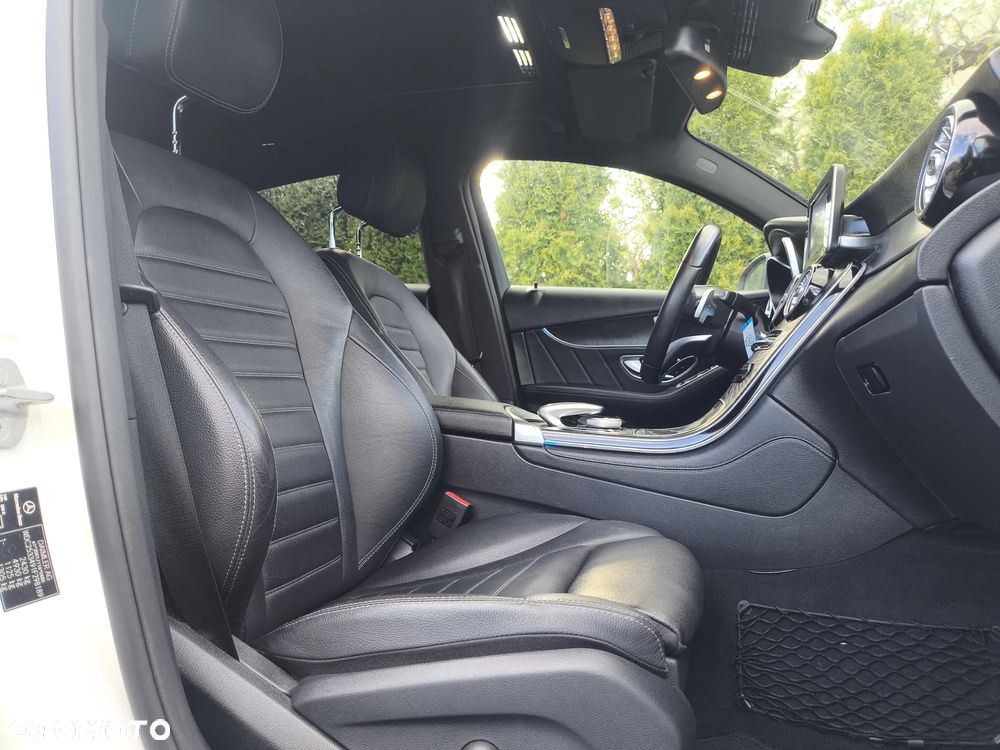 Mercedes-Benz GLC 300 4Matic 9G-TRONIC AMG Line - 33
