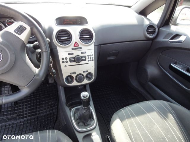 Opel Corsa 1.2 16V Cosmo - 12
