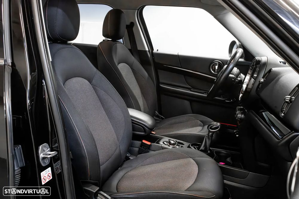 MINI Countryman Cooper SE ALL4 Classic Auto - 11