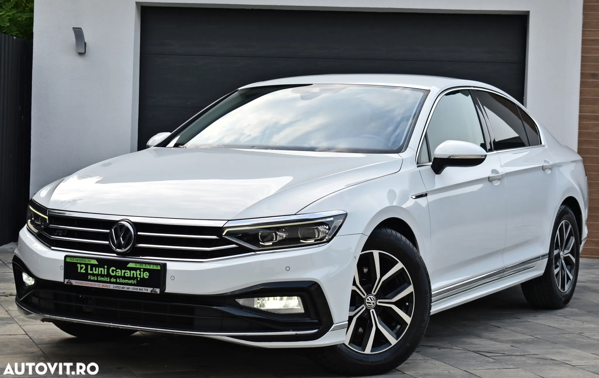 Volkswagen Passat Variant 2.0 TDI SCR DSG R-Line - 27