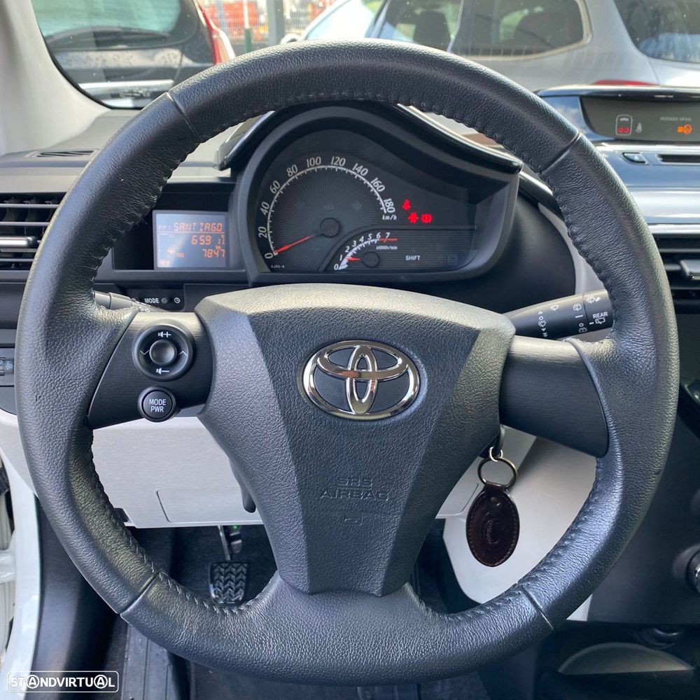 Toyota iQ 1.0 VVT-i 2 - 23