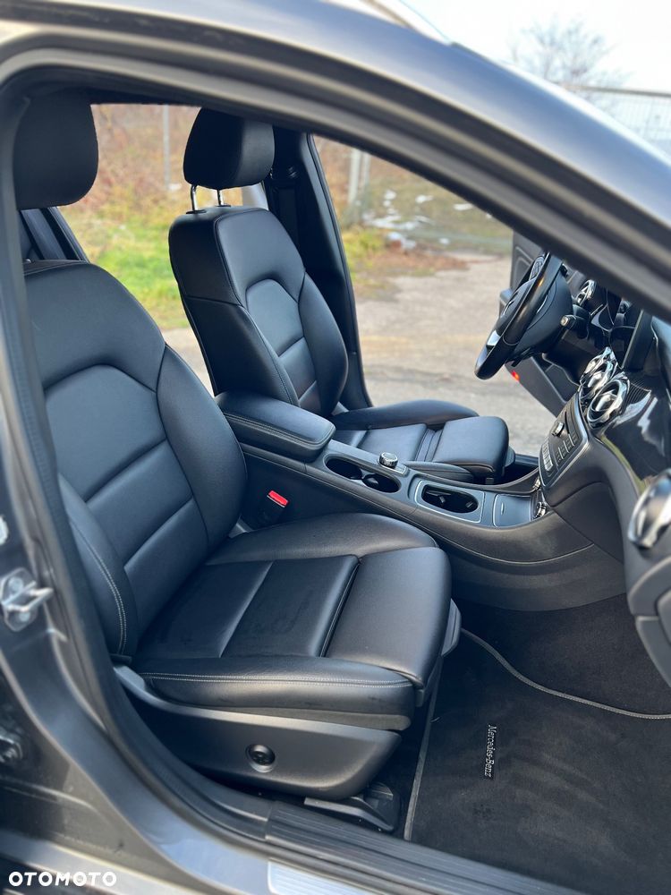 Mercedes-Benz GLA 250 7G-DCT AMG Line - 10