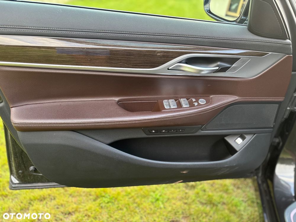 BMW Seria 7 - 16