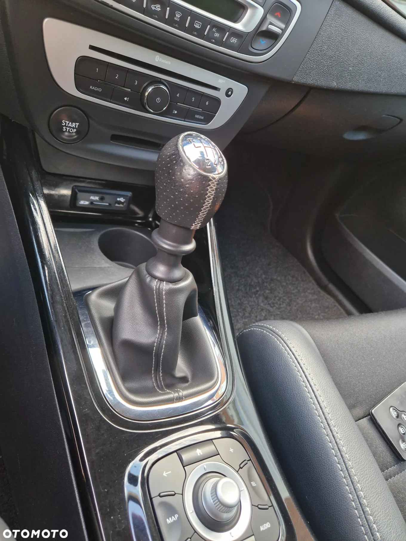 Renault Megane Grandtour ENERGY TCe 115 Start & Stop Bose Edition - 37