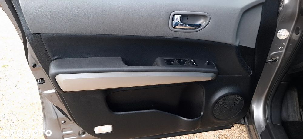 Nissan X-Trail 2.0 dCi 4x4 DPF LE - 21