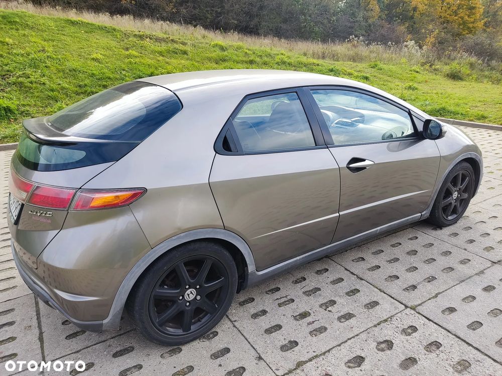 Honda Civic 1.8 Sport - 11