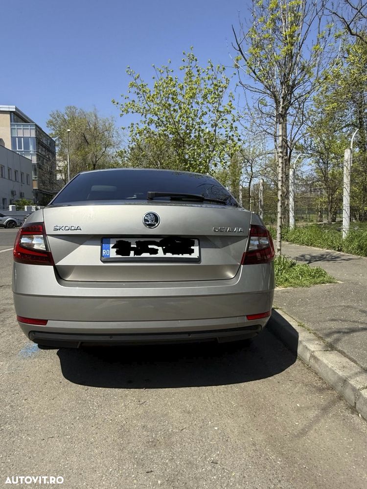 Skoda Octavia 1.6 TDI DSG Style - 5