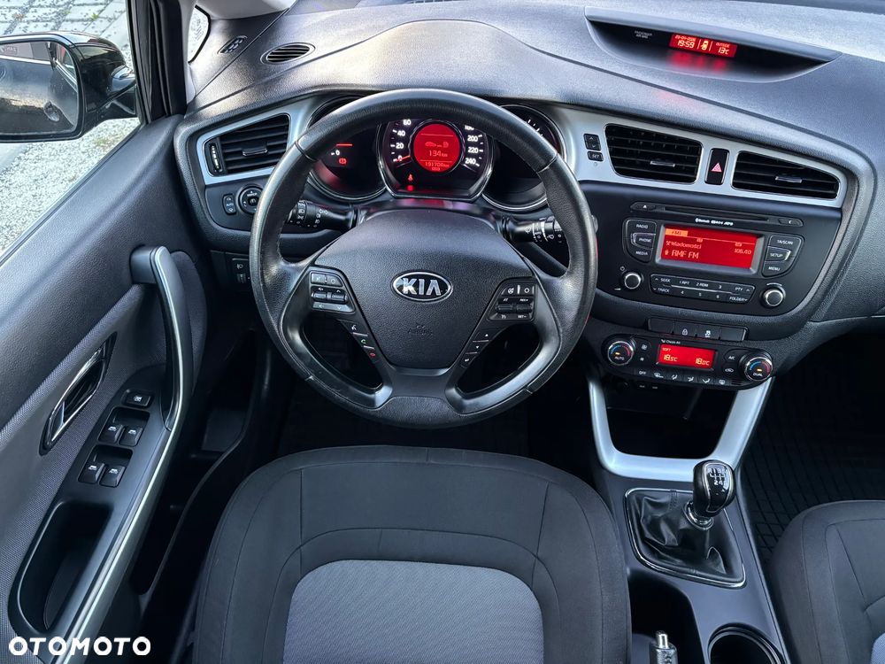 Kia Ceed 1.6 CRDi 128 Dream Team Edition - 22
