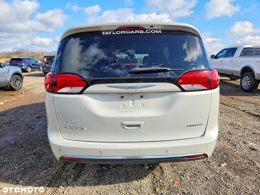 Chrysler Pacifica - 6