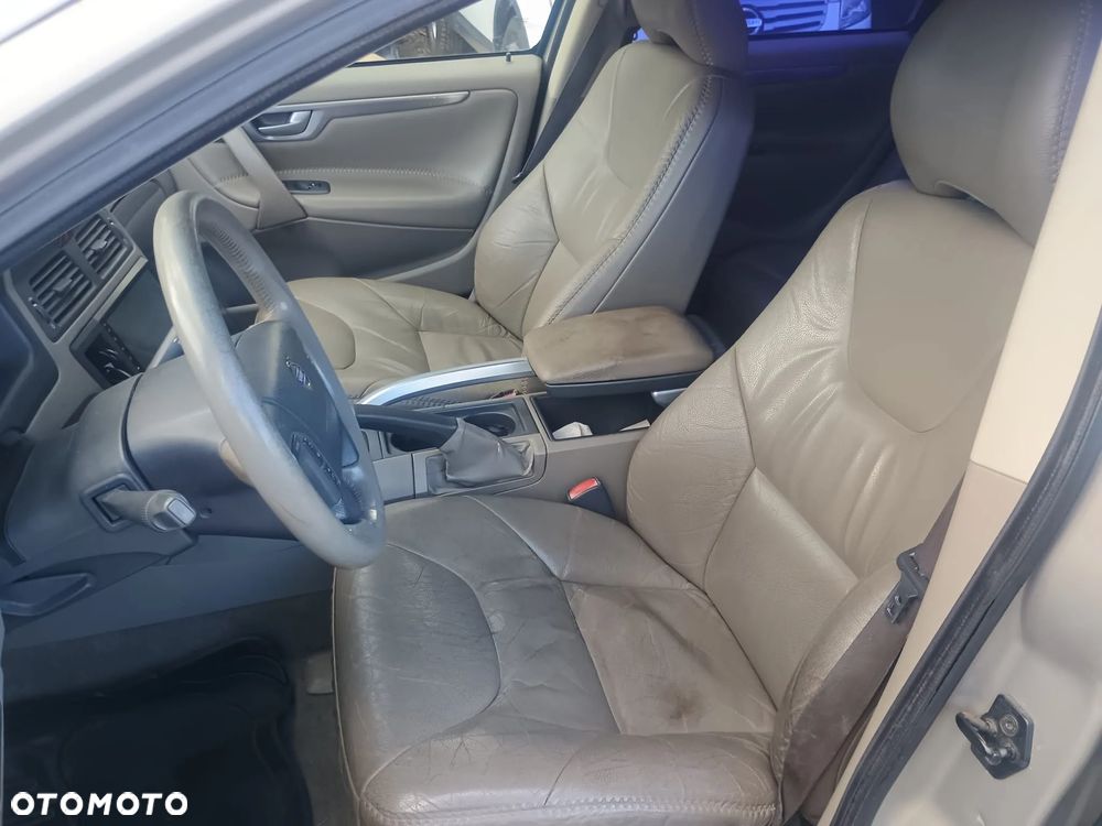 Volvo XC 70 AWD Momentum - 6