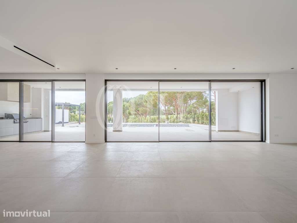Moradia T4 com piscina e jardim, em Vilamoura, Algarve - Grande imagem: 4/76