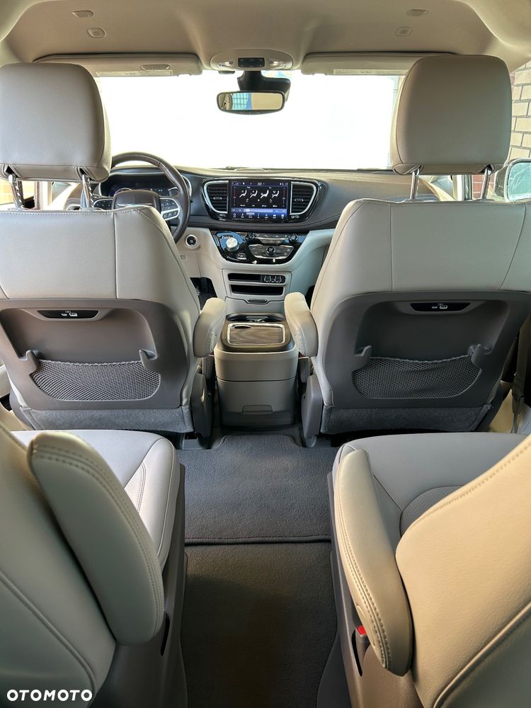 Chrysler Pacifica - 32