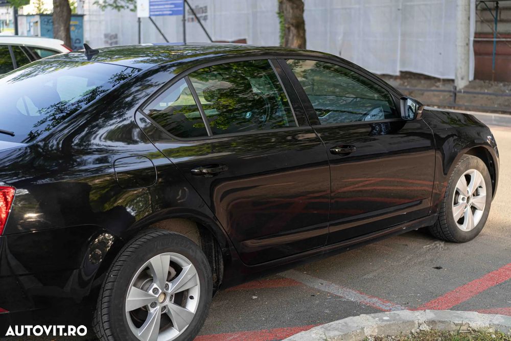 Skoda Octavia 1.6 TDI DSG Ambition - 8