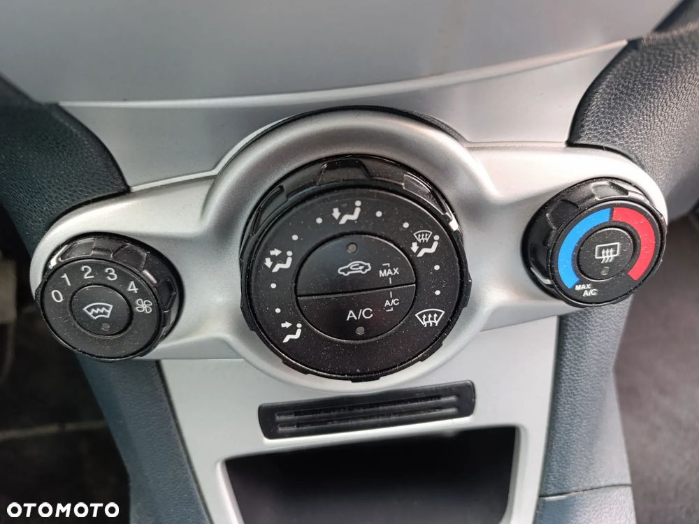 Ford Fiesta - 12