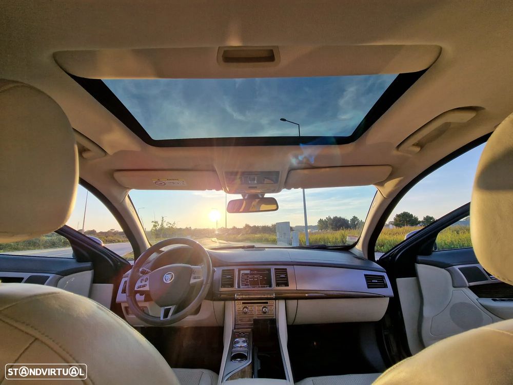 Jaguar XF 4.2 V8 Premium Luxury - 5