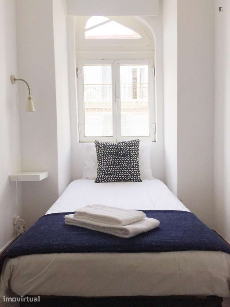 Quarto - localizado em Anjos Lisbon - Grande imagem: 4/16