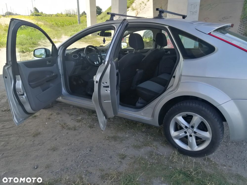 Ford Focus 2009 photo 3