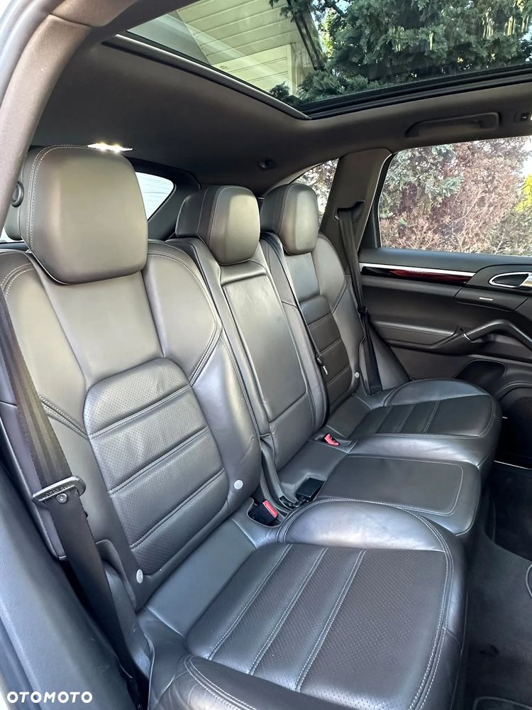 Porsche Cayenne Diesel Platinum Edition - 36