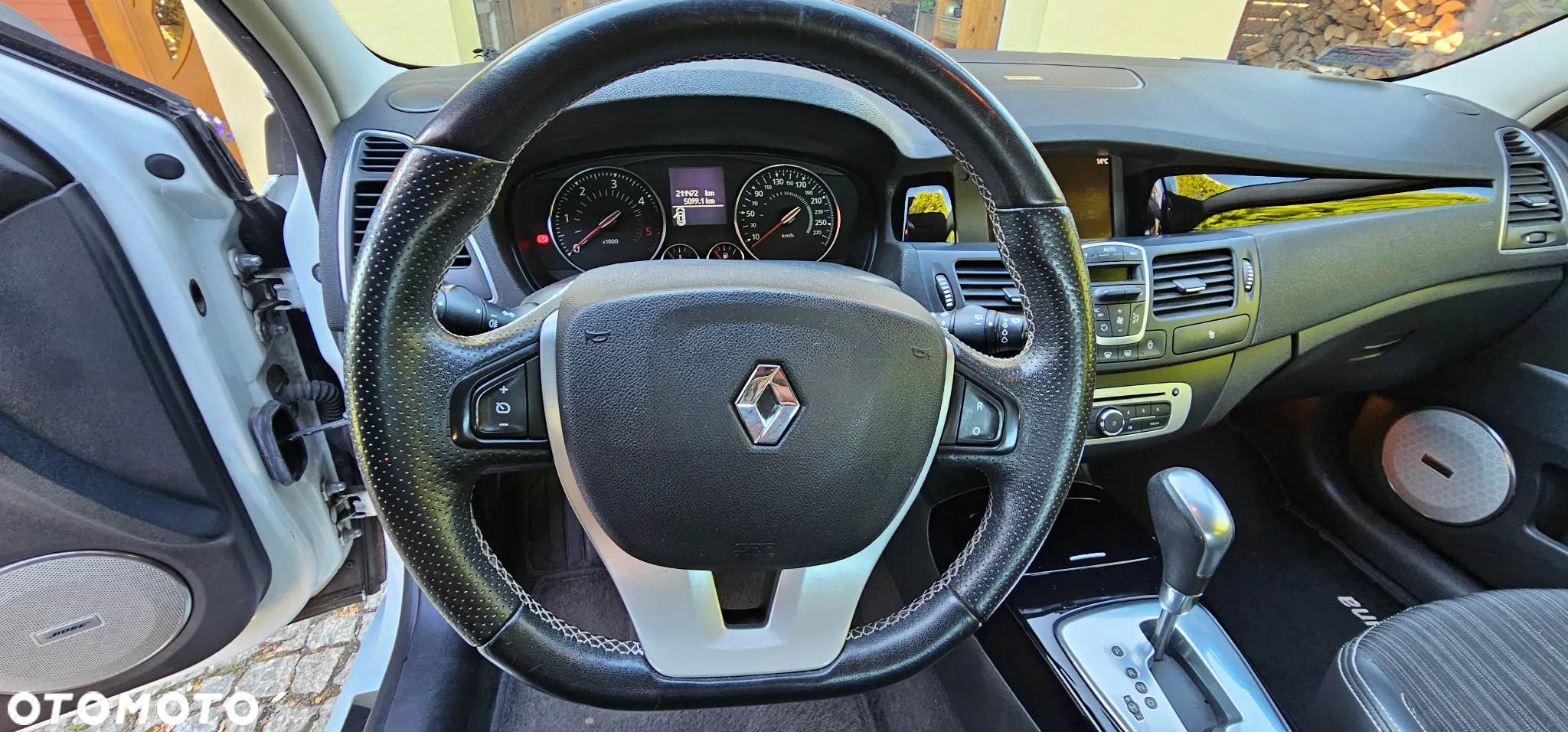 Renault Laguna dCi 110 FAP EDC Bose Edition - 8