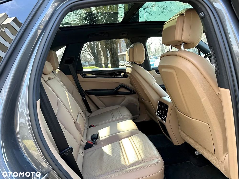 Porsche Cayenne - 15