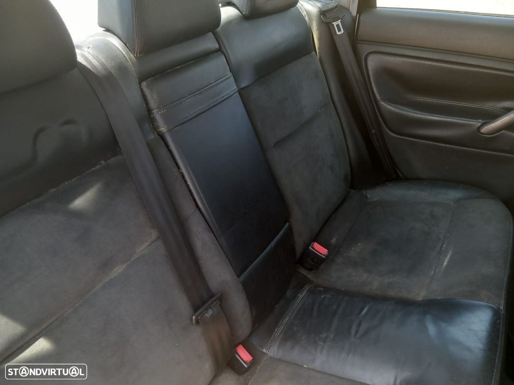 VW Passat 1.9 TDi Highline - 9