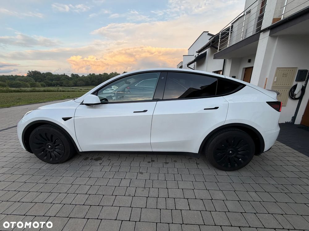 Tesla Model Y Long Range AWD - 4