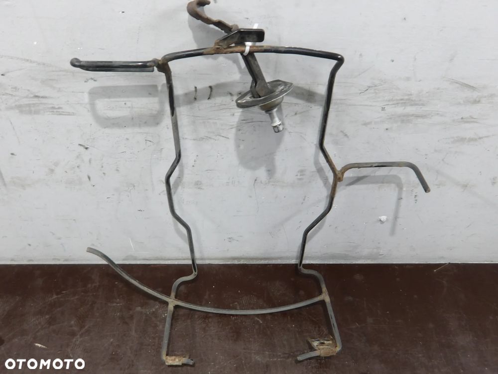 OPEL ZAFIRA B 1.8B KOSZ MOCOWANIE KOŁA ZAPASOWEGO - 1