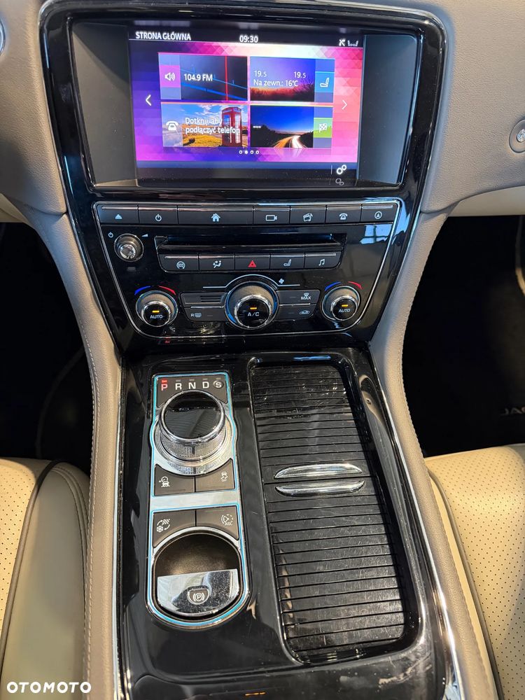 Jaguar XJ 3.0 V6 Kompressor AWD R-Sport - 29