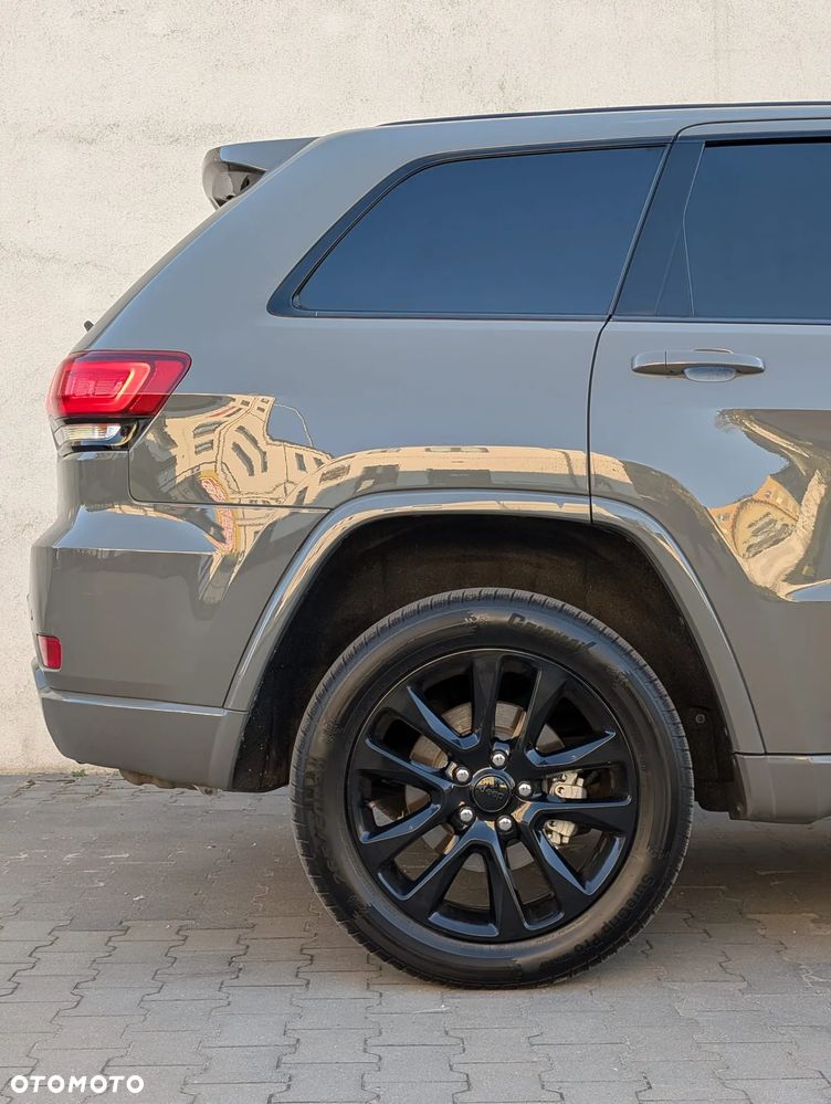 Jeep Grand Cherokee - 27