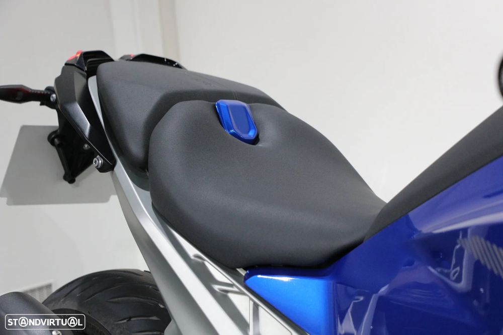 BMW R 1300 R - 11