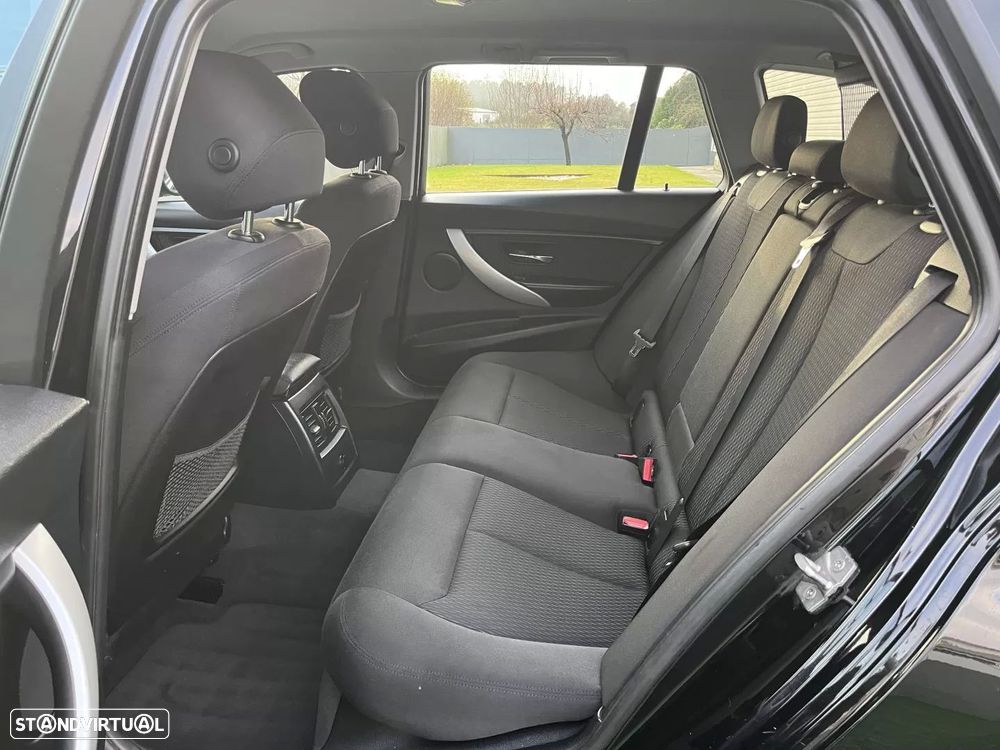 BMW 320 d Touring Aut. Sport Line - 33