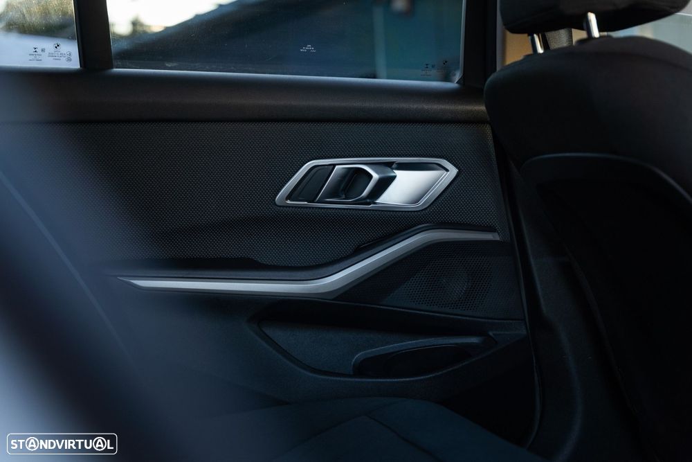 BMW 320 d Line Sport Shadow Auto - 24