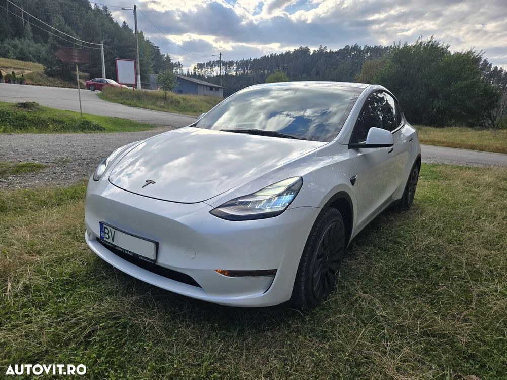 Tesla Model Y - 2